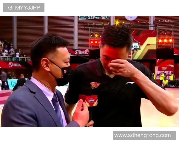 姚明颁奖现场趣事连连引发观众捧腹大笑的搞笑瞬间回顾 姚明颁奖现场趣事连连引发观众捧腹大笑的搞笑瞬间回顾