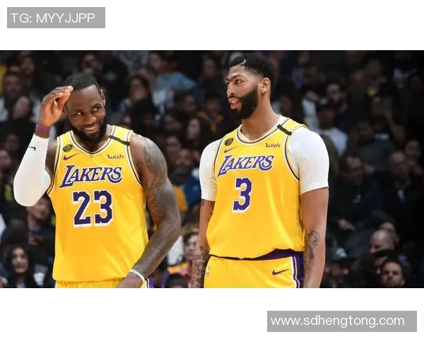 浓眉哥的突破绝技让湖人队惊呆！詹姆斯称赞：他是最佳球员